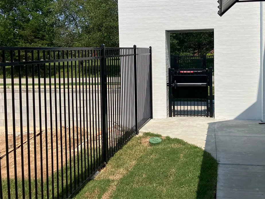 aluminum fence company