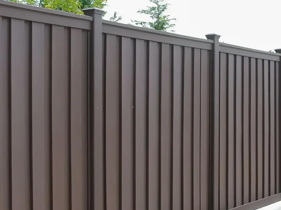 Composite fence contractor in the area.